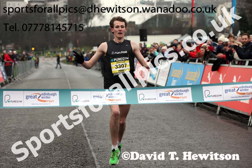 Winner of the 5k Pure Gym Great Edinburgh Winter Run. Photo: David T. Hewitson/Sports for All Pics